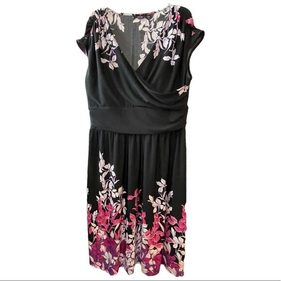 DARK FLORAL BLACK DRESS WITH GATHERED CAP SLEEVES - Picture 2 of 7